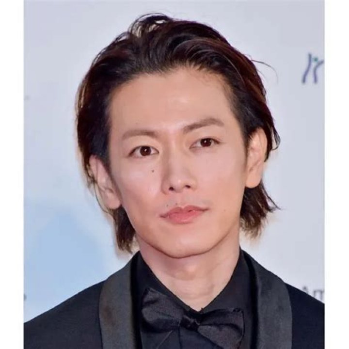 おでこ広い男性芸能人イケメン